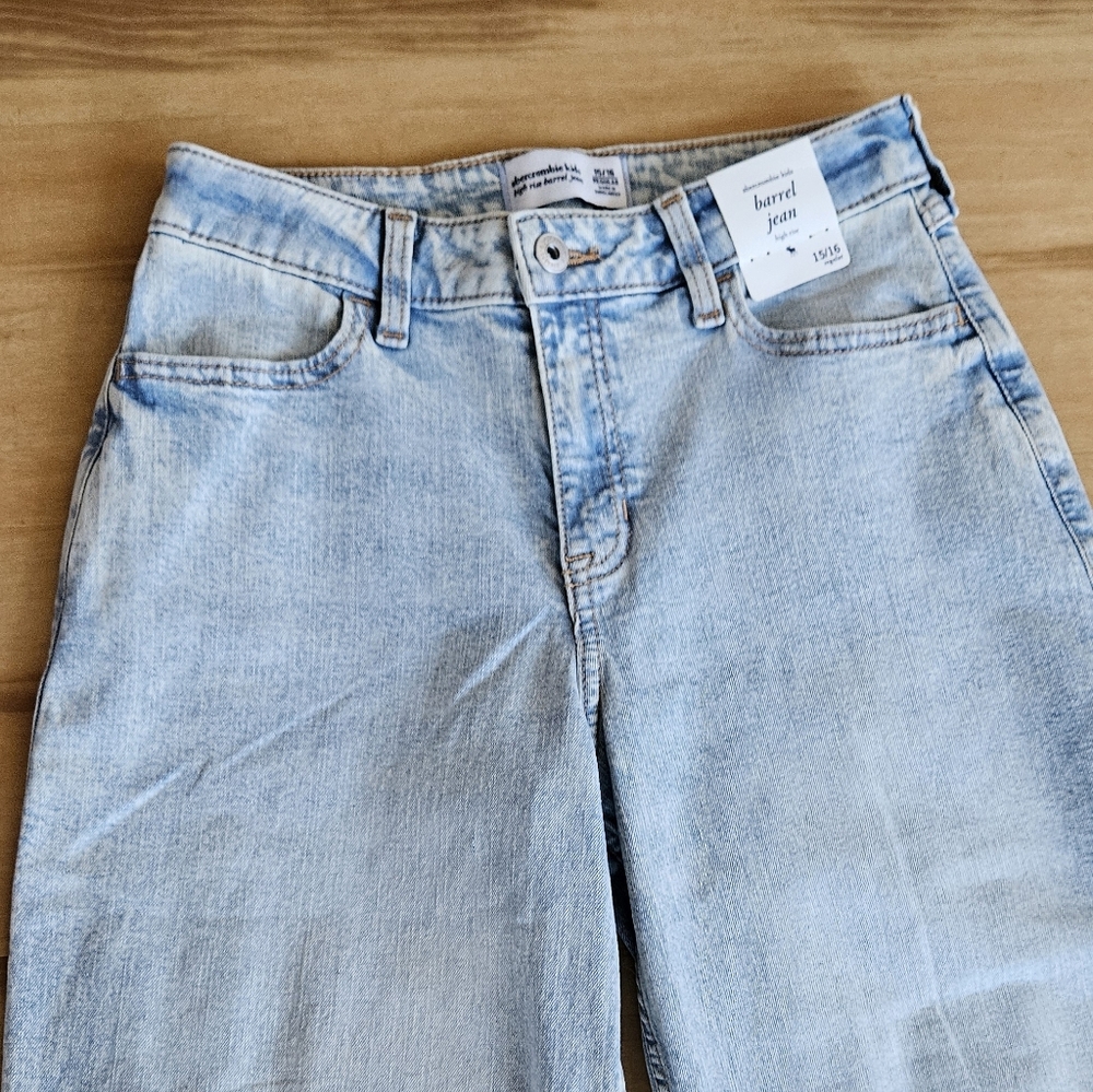 NWT Abercrombie Kids High Rise Barrel Jeans Light Blue Denim Girls 15/16 - Picture 6 of 14